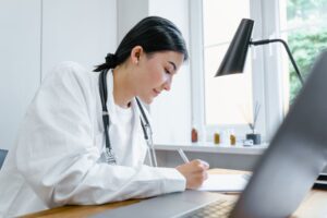 医学写作职业指南：从注册申报文件到科普内容的完整职业图谱