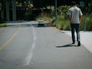 激光雷达vs纯视觉：自动驾驶感知方案的终极路线之争