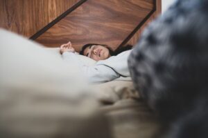 睡眠科学：睡眠分期、睡眠债与优化睡眠质量的循证方法