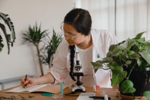 适应原与压力科学：人参、灵芝、红景天的现代药理学证据