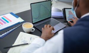 职场数据素养：非技术人员必须掌握的数据思维与分析技能
