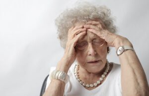 Brain Aging and Neurodegenerative Disease: Alzheimer’s Mechanisms, Cognitive Reserve, and Evidence-Based Strategies for Delaying Decline