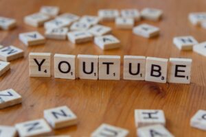 社交媒体算法解密：抖音、微信、YouTube的推荐逻辑与内容分发机制