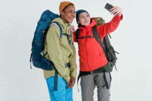 户外装备材料科学：Gore-Tex、碳纤维、气凝胶与智能纺织品的技术解析