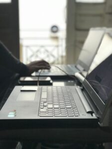 面向产品的提示词工程：从实验室Demo到生产环境的系统化方法