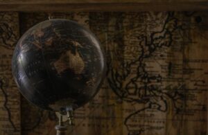 The History of Globalization: From the Age of Exploration to Contemporary World Trade System Evolution and Challenges