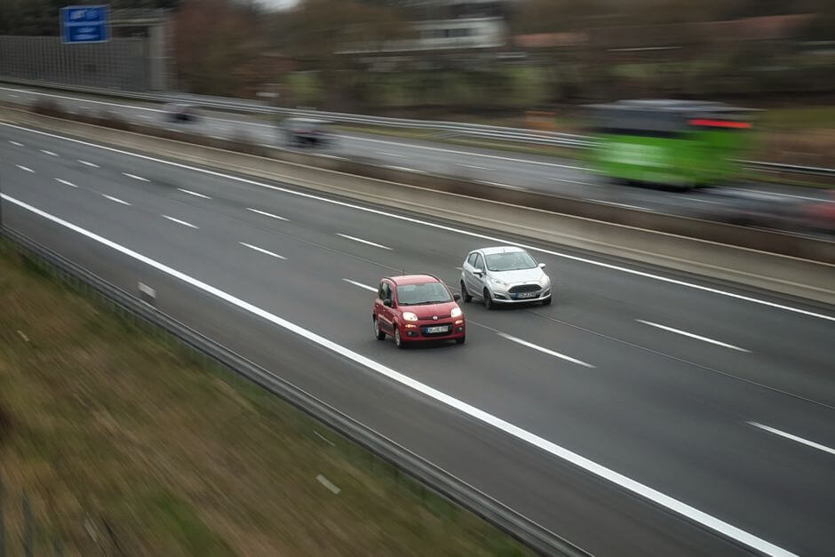 在德国租车:年龄限制、费用陷阱和外国驾照的使用规则