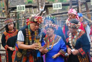 AI对劳动力市场的冲击：哪些职业面临风险、哪些将新增，如何规划职业转型
