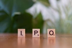 Startup Fundraising Logic: Angel, VC, Series A/B, and the Complete Path to IPO