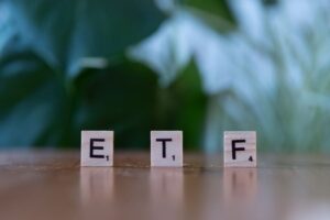 ETF Index Fund Long-Term Investing: Passive Investment Philosophy, Asset Allocation, and Dollar-Cost Averaging