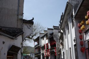 法律与社会正义：罗尔斯正义论、分配正义的争论与法律制度的正义评价标准